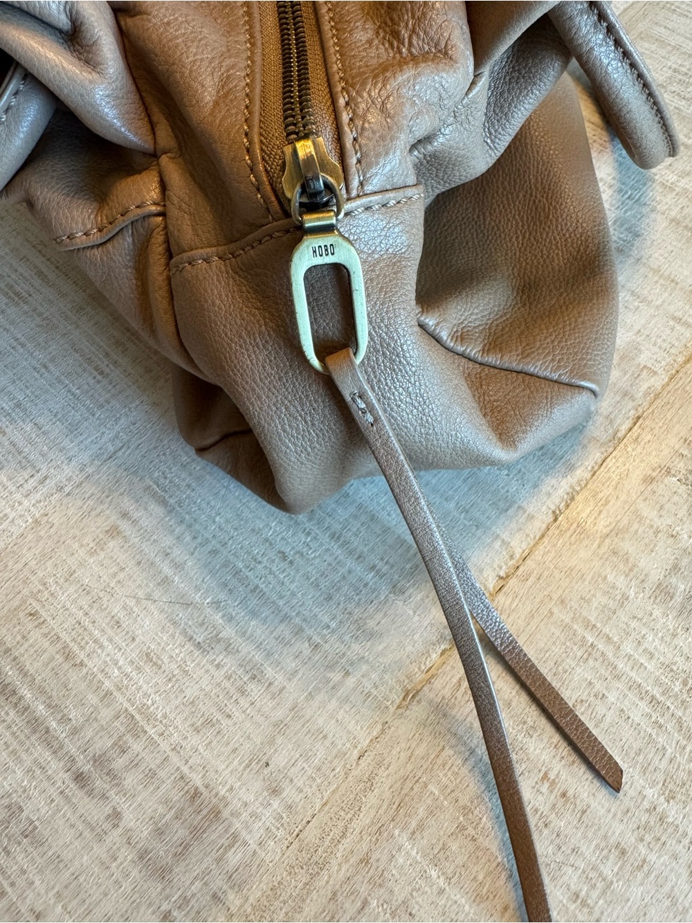 HOBO International Darling Leather Slouchy Satchel Bag Taupe Top Handle - Picture 9 of 13